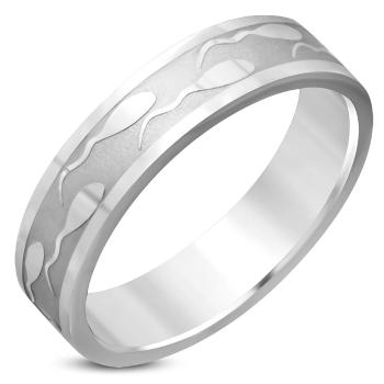 Oceľový prsteň – lesklý povrch, vyryté motívy žubrienok, 6 mm - Veľkosť: 64 mm