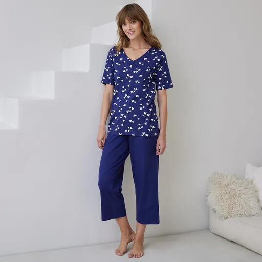 Pyžamo s 3/4 nohavicami a potlačou srdiečok