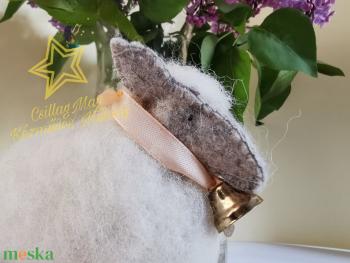 SZÜRKE GYAPJÚFILC JUH BÁRÁNY GYAPJÚ BUNDÁBAN TERMÉSZETES ANYAGOK GYAPJÚFILC GYAPJÚ TŰNEMEZELT NEMEZJÁTÉK NEMEZ