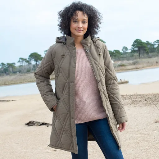 Prešívaná dlhá bunda s kapucňou