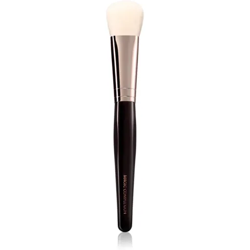Charlotte Tilbury Magic Complexion Brush plochý štetec na make-up 1 ks