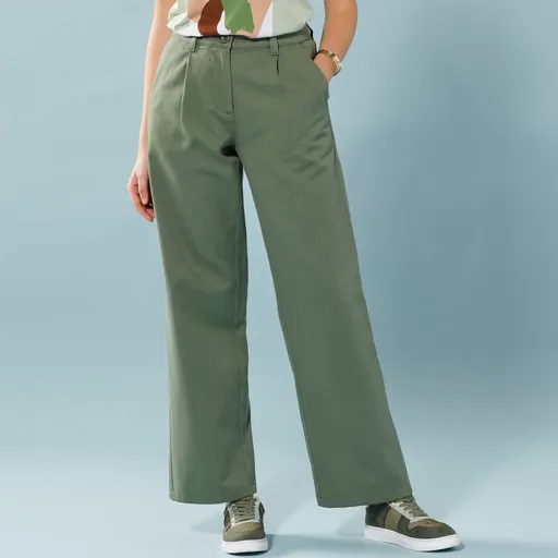 Keprové široké nohavice pre nižšiu postavu