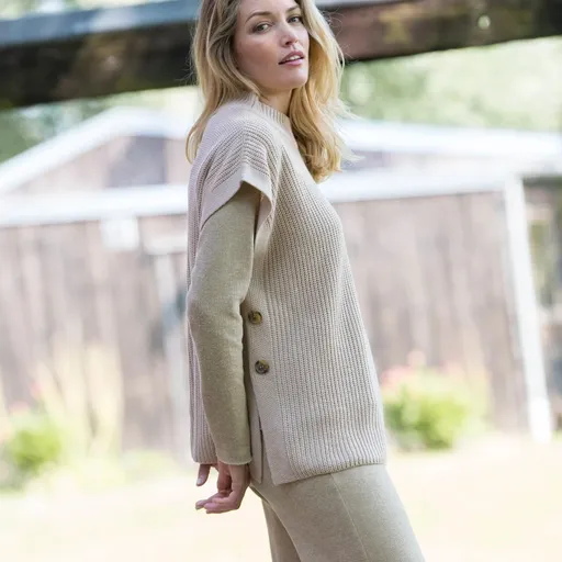 Pulóvrová vesta z hladkého úpletu so stojačikom