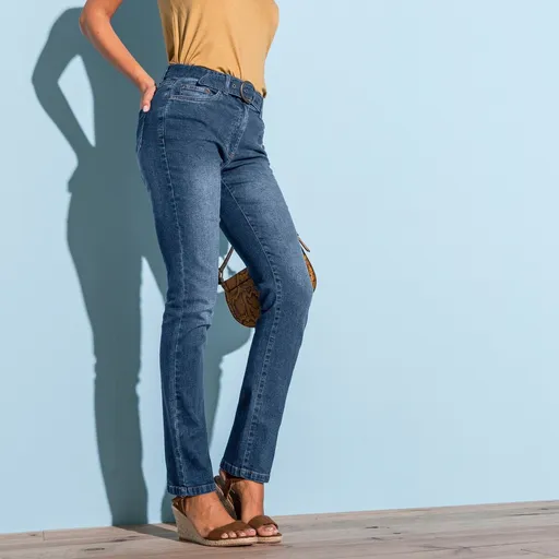 Rovné nohavice s opaskom pre nižšiu postavu