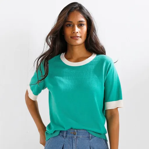 Úpletové tričko s krátkymi
		rukávmi a kontrastnými lemami