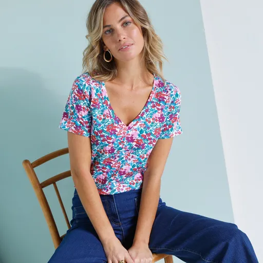 Tričko s výstrihom do V a potlačou