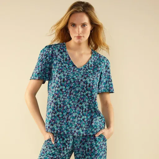 Blúzka s výstrihom do V,
		krátkymi rukávmi a drobnou potlačou