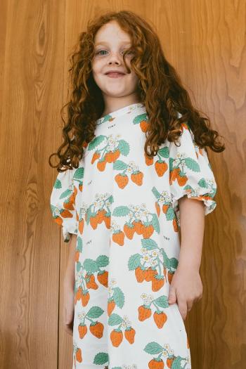Dievčenské bavlnené šaty Tinycottons STRAWBERRIES PUFF SLEEVE DRESS béžová farba, midi, rovný strih, SS25-004