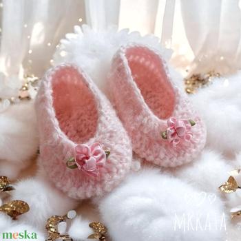 Horgolt baba cipő 0-6 hó