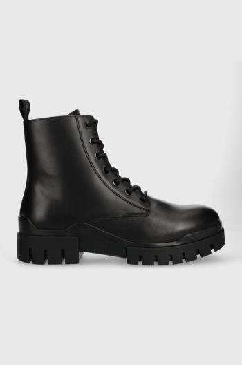 Kožená obuv Calvin Klein Jeans TRANSP COMBAT MID LACEUP LTH pánska, čierna farba, YM0YM00755