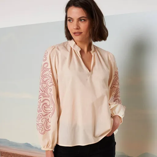 Blúzka so stojačikom, nazberanými rukávmi a potlačou na rukávoch