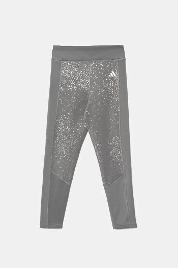 Detské legíny adidas šedá farba, s potlačou, JC7439