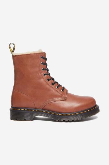 Kožené členkové topánky Dr. Martens Serana 1460 dámske, hnedá farba, na plochom podpätku, jemne zateplené, DM27782225
