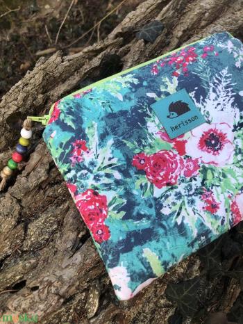 a q u a r e l l e. Sminkcucc-tartó