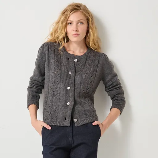 Sveter s ažúrovým vzorom