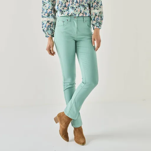 Rovné strečové nohavice, pre nižšiu postavu