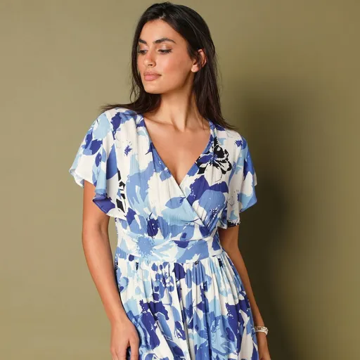 Šaty so zavinutím a potlačou