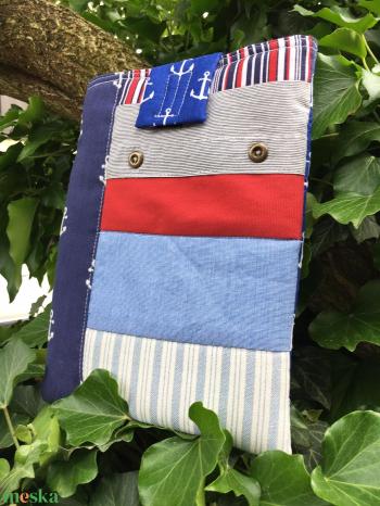 n a u t i c a   Könyvtok