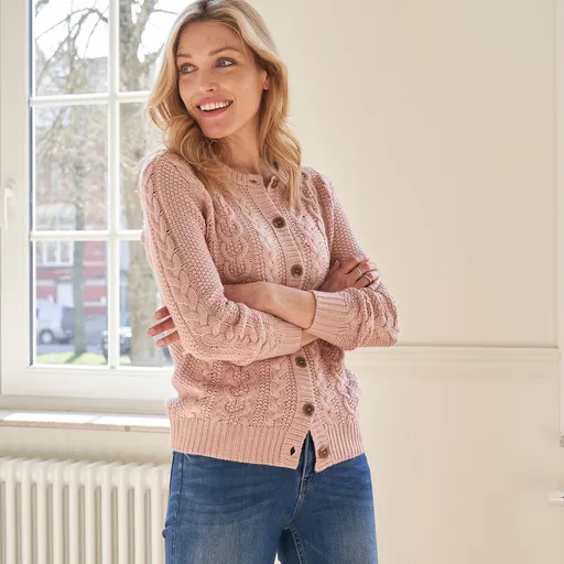 Sveter na gombíky s vrkočovým vzorom