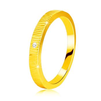 Prsteň zo žltého 14K zlata - jemné ozdobné zárezy, číry zirkón, 1,3 mm  - Veľkosť: 51 mm