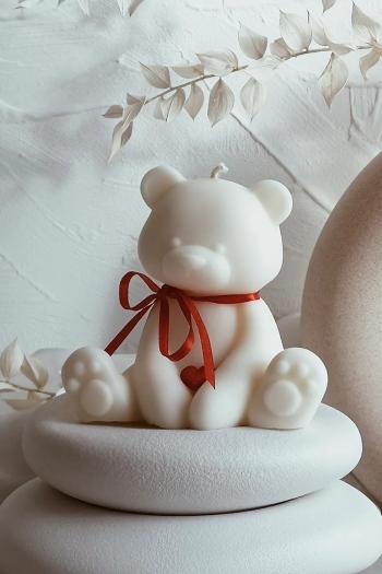 Ozdobná sviečka Temida Teddy 145 g béžová farba