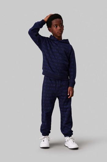 Detské bavlnené tepláky Calvin Klein Jeans AOP JOGGER tmavomodrá farba, vzorované, IB0IB02323