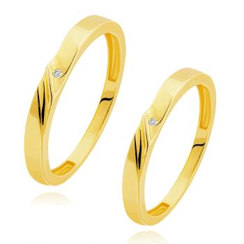 Obrúčky zo žltého 14K zlata - šikmé zárezy, číry zirkón v priehlbine - Veľkosť: 51 mm