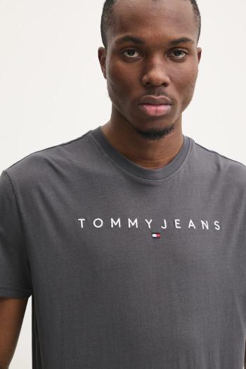 Bavlnené tričko Tommy Jeans pánske, šedá farba, s nášivkou, DM0DM20744