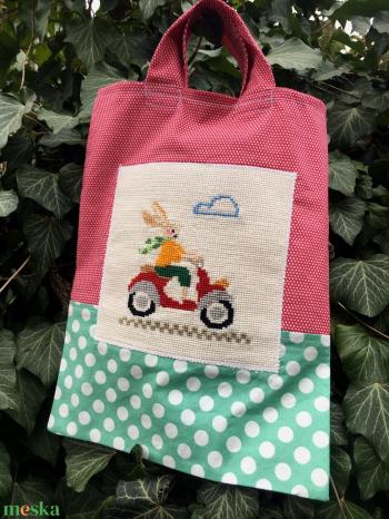 BUNNY WITH VESPA. Mini-shopper.