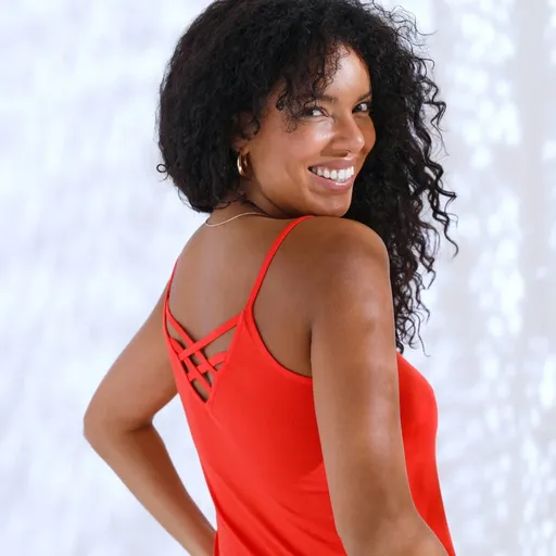 Top s tenkými ramienkami a originálnym zadným dielom