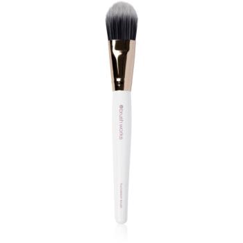 Brushworks Foundation Brush plochý štetec na make-up 1 ks