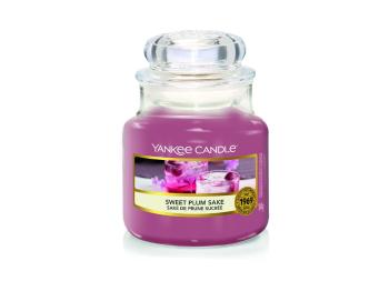 Yankee Candle Aromatická sviečka Classic malá Sweet Plum Sake 104 g