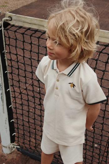 Detská bavlnená polokošeľa Konges Sløjd FLORIAN POLO SHIRT GOTS béžová farba, s nášivkou, KS102412