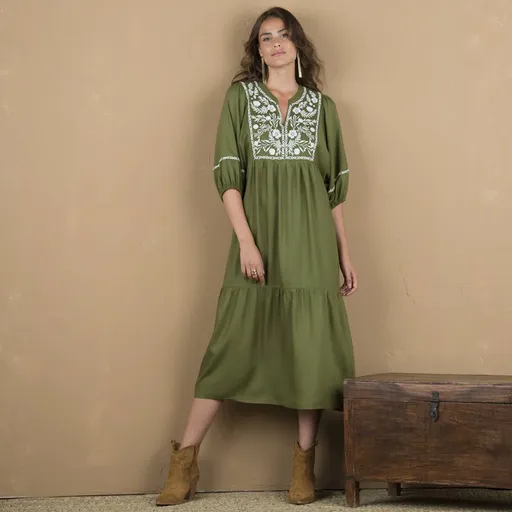 Midi šaty s výšivkou a rukávmi po lakte