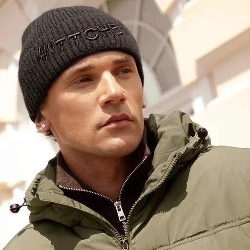 Štýlová pánska zimná čiapka s vyhrnutým lemom a vyšívaným logom 99-HF-201-1