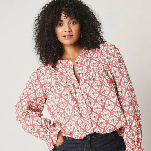 Blúzka s volánikom, žabkovaním a potlačou