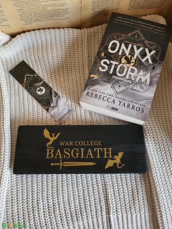 Fourth wing fatábla könyvmolyoknak