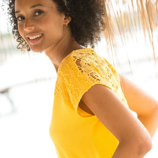 Rovné tričko s výstrihom do V a macramé