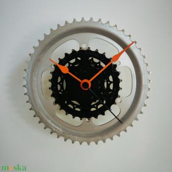 recyclock MES-017 - falióra újrahasznosított kerékpár alkatrészekből