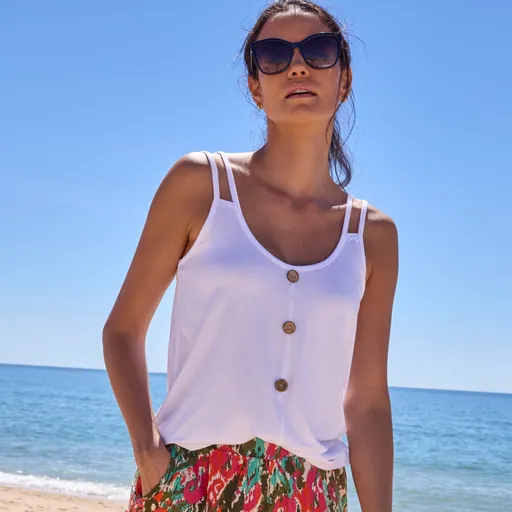 Jednofarebný top s kokosovými gombíkmi