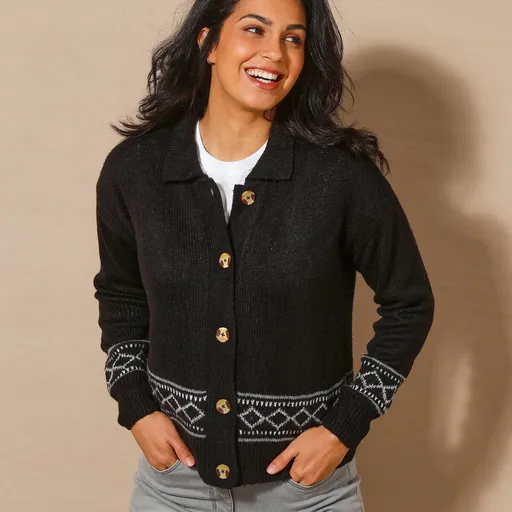 Sveter s etno vzorom a golierom