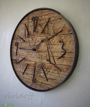 industriál falióra 9