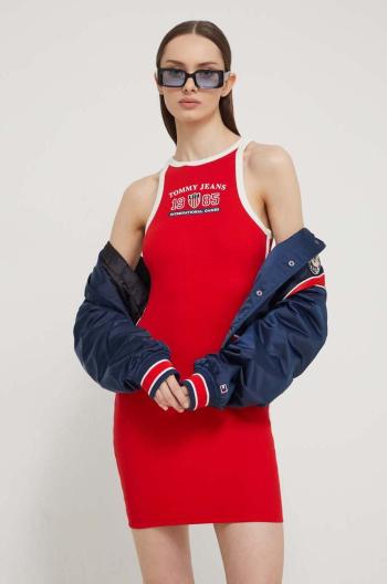 Šaty Tommy Jeans Archive Games červená farba,mini,priliehavá,DW0DW18544