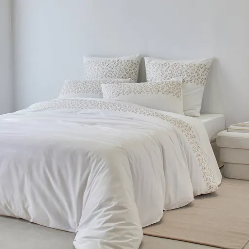 Posteľná bielizeň Colombine® s výšivkou rastlín