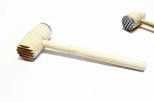 MAKRO - Tlčik na mäso nelakovaný, 1 kovová koncovka