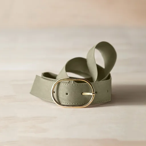 Pružný opasok s kovovou sponou