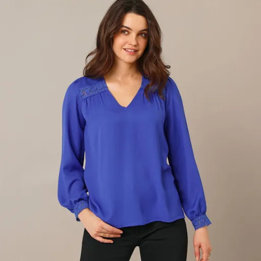 Krepová blúzka s čipkou