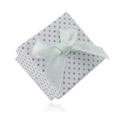 Biela darčeková krabička so zelenou mašľou a modro-sivými bodkami