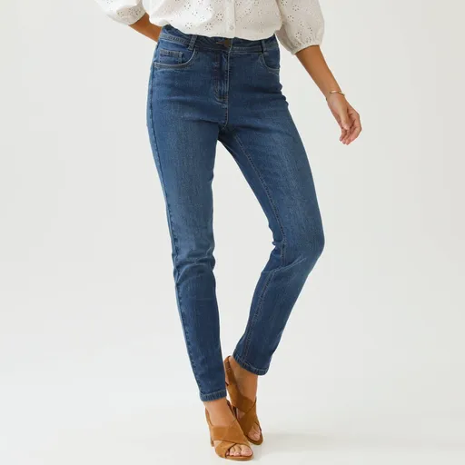 Úzke džínsy s vysokým pásom pre strednú postavu