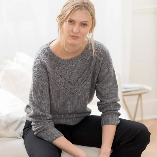 Pulóver s perličkovým vzorom a okrúhlym výstrihom
